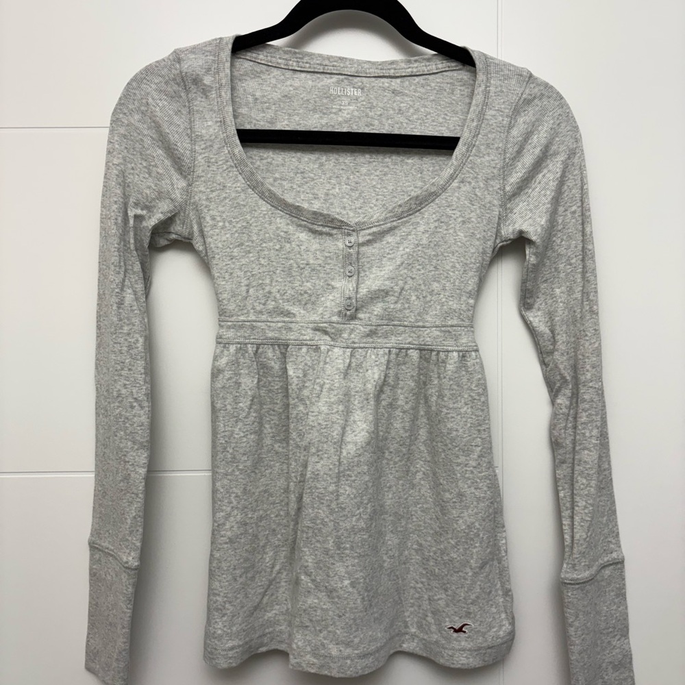 Hollister Heather Gray Long-Sleeve Scoop Neck Henley